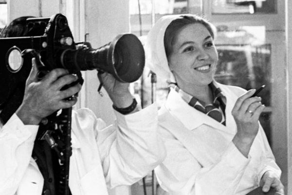 Ведущая телепередачи «Здоровье» (с 1969 по 1991 годы), врач Юлия Белянчикова на съемках очередного выпуска программы.