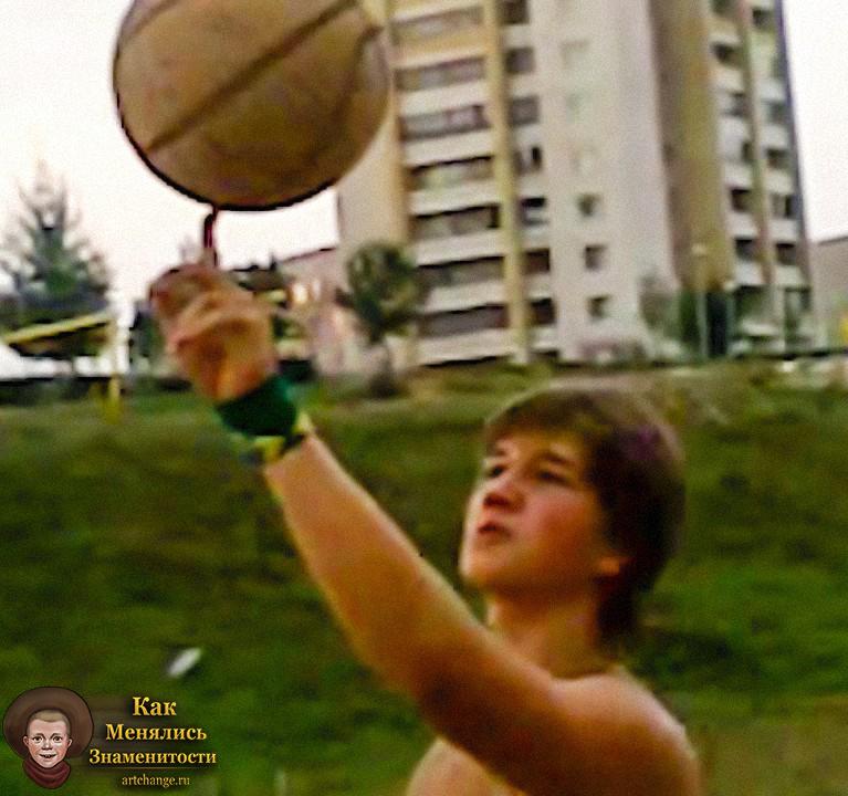 Приятный Ильдар в детстве, юности, молодости, играет в баскетбол