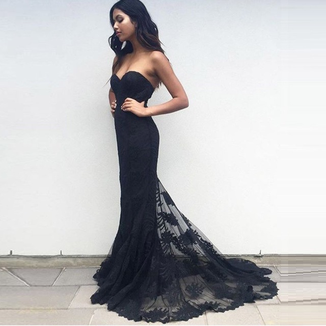 Красивое платье силуэта «рыбка» чёрное