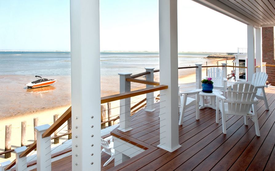 Beach front house with amazing porch