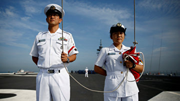 Женщины, служащие на крупнейшем военном корабле Японии