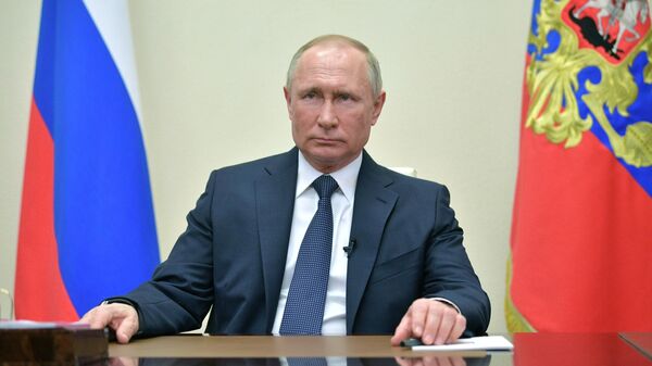 Президент России Владимир Путин во время обращения к гражданам из-за ситуации с угрозой распространения коронавирусной инфекции