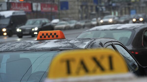 Такси у здания Павелецкого вокзала