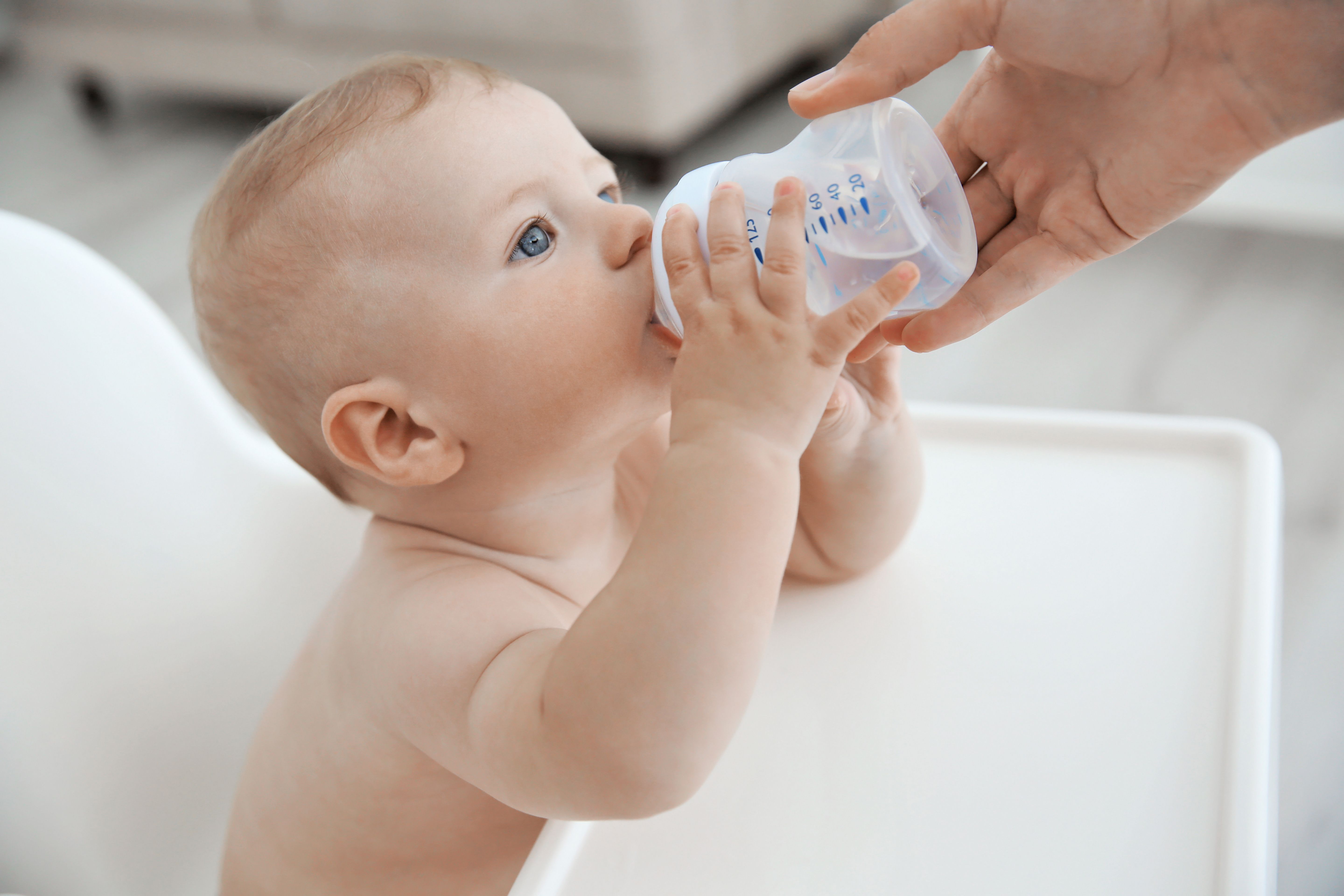 Что нужно знать о детской питьевой воде: вопросы от мам