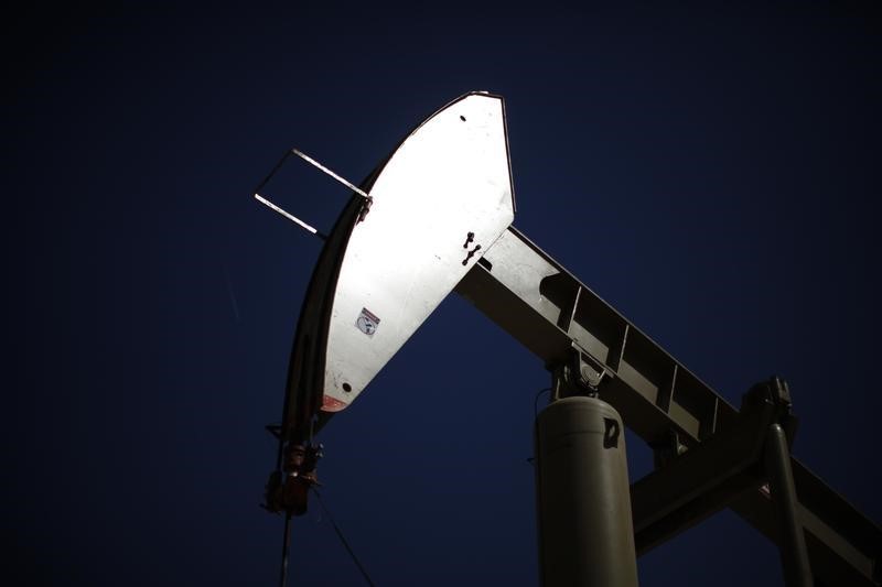 © Reuters.  Bank of America понизил свой прогноз цен на нефть на 2020-2021 гг.