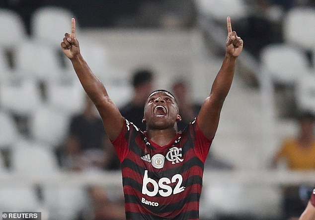 Lincoln celebrates scoring for Flamengo against Botafoga in the Brazilian championship