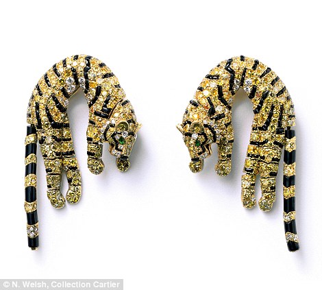 Toussaint created a tiger brooch and earrings made from diamonds, emeralds and onyx for Barbara Hutton