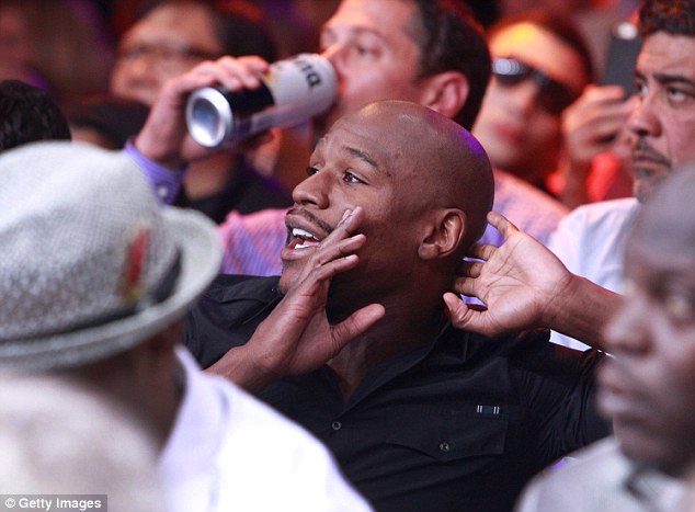 Mayweather watches a welterweight fight between Adrien Broner and Shawn Porter in Las Vegas