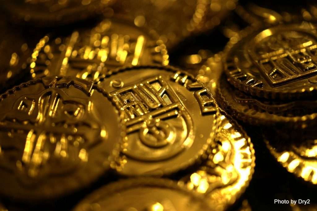bitcoin coins gold money currency wealth rich cash 1107599 1024x683 - Что такое Бинарные опционы - Простыми словами