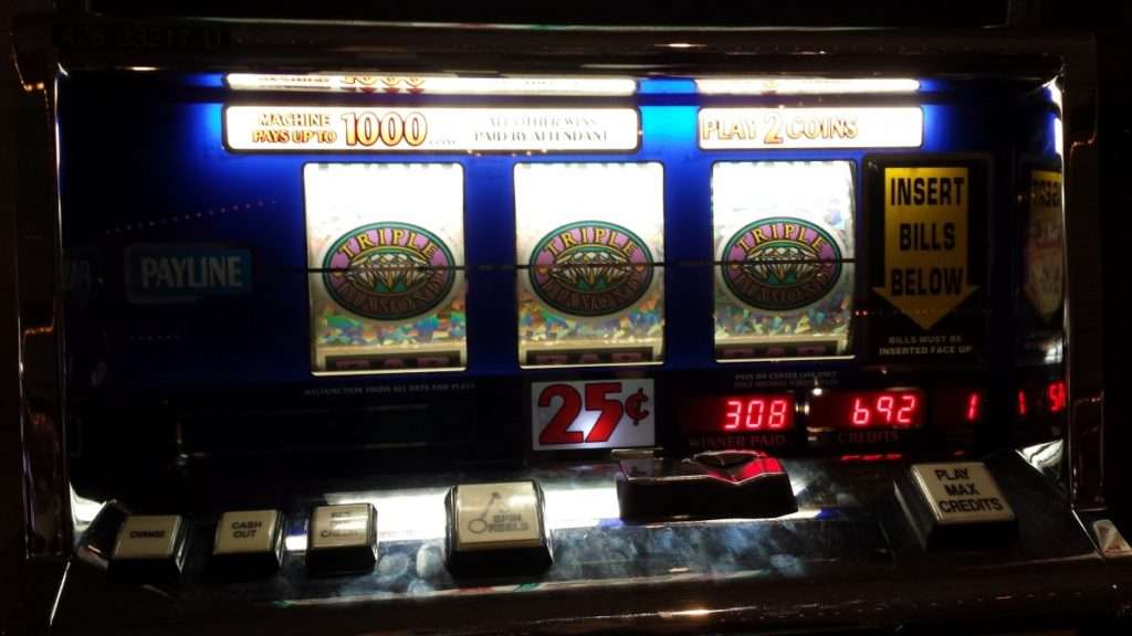 jackpot lucky slot machines luck win gamble chance gambling 1107896 1024x576 - Бинарные опционы - развод для лохов? Мнение специалистов