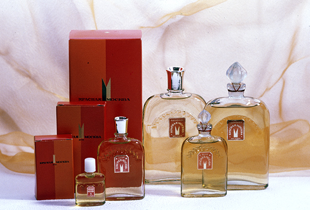 Духи «Красная Москва» парфюмерной фабрики «Новая заря» завоевали Гран-при на международной выставке в Брюсселе в 1958 году