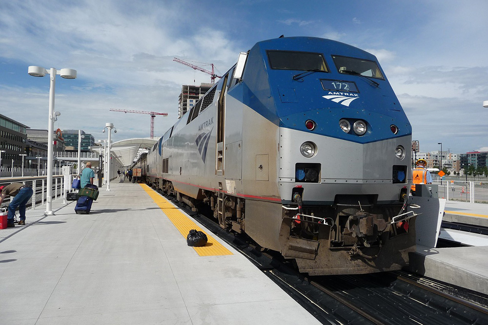 Журналист Адам Ли столкнулся с опозданием поезда и посоветовал в такой ситуации обращаться в компанию Amtrak. В качестве извинений Amtrak предложила Ли ваучер на 100 $ (8370 <span class=ruble>Р</span>). Источник:&nbsp;simon1234567 / Pixabay