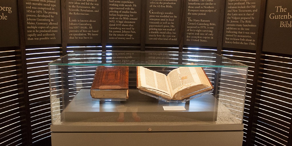 Bibliya-Guttenberga-samyie-dorogie-knigi