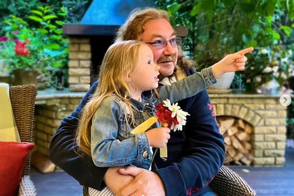 Николаев балует маленькую дочку
