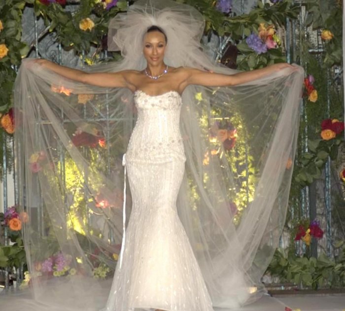 Самое дорогое свадебное платье от дизайнера Рене Штрауса (2)