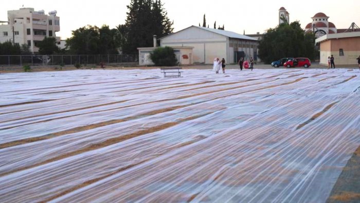 Самая длинная фата в мире у невесты из Кипра