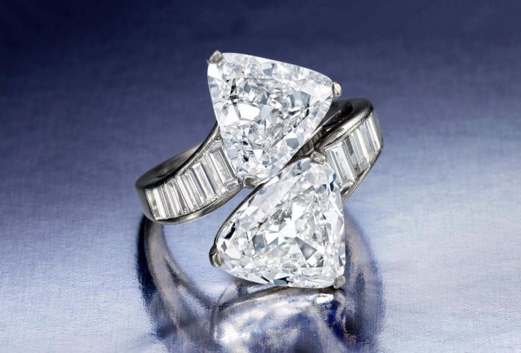 Дорогое бриллиантовое кольцо