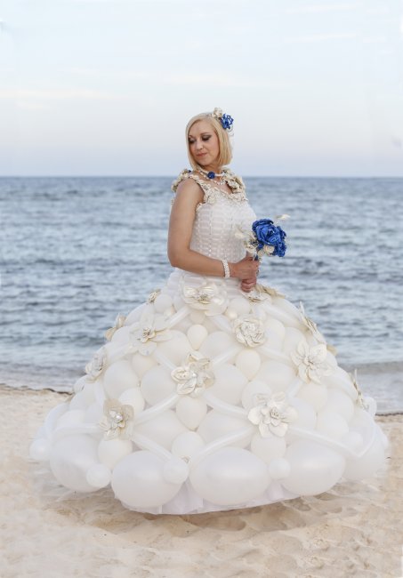 Свадебное платье из воздушных шаров