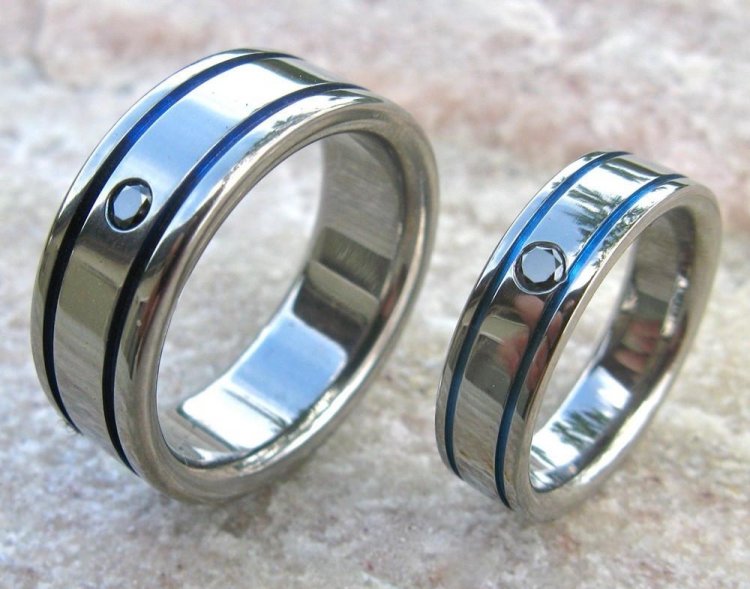 Мужские обручальные кольцы с камнями более лаконичные чем женские