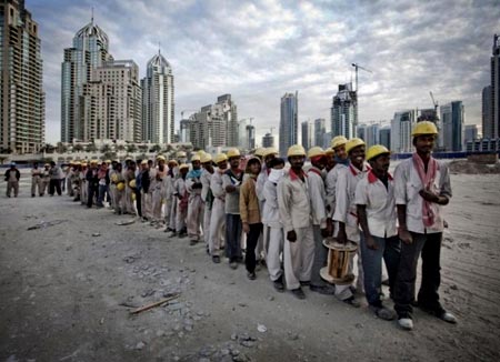 рабочие в Дубаи
